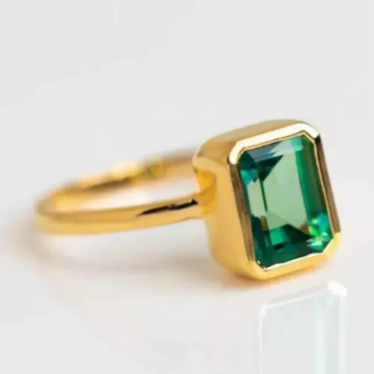 Кольцо Jade с изумрудом в золочёном серебре 2